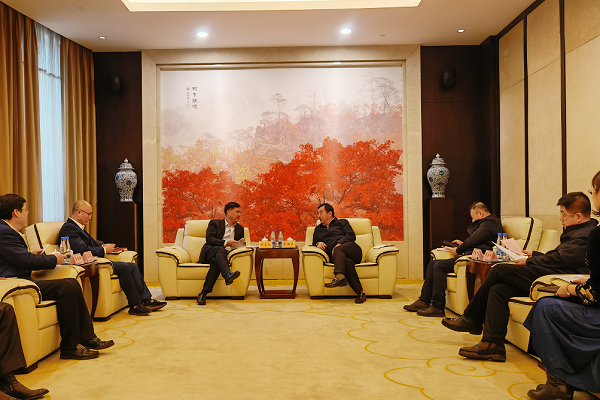 吴世民会见交通银行辽宁省分行行长项志红一行