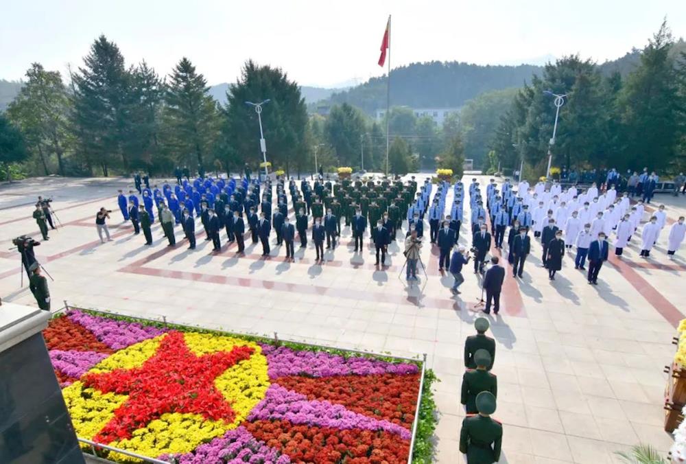 我市隆重举行向烈士敬献花篮仪式