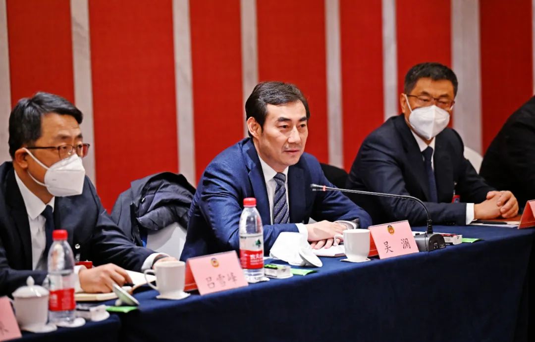吴澜吴世民深入政协讨论组参加讨论