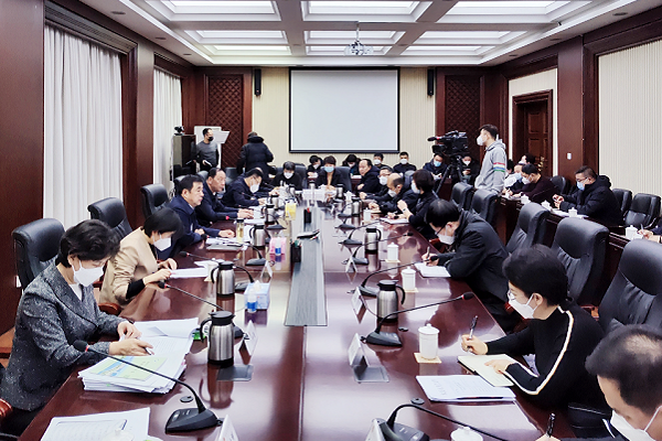 市政府召开十七届二次全体（扩大）会议