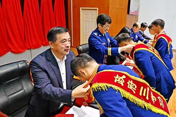 我市召开“5·29”一洞桥农贸大厅火灾扑救表彰大会
