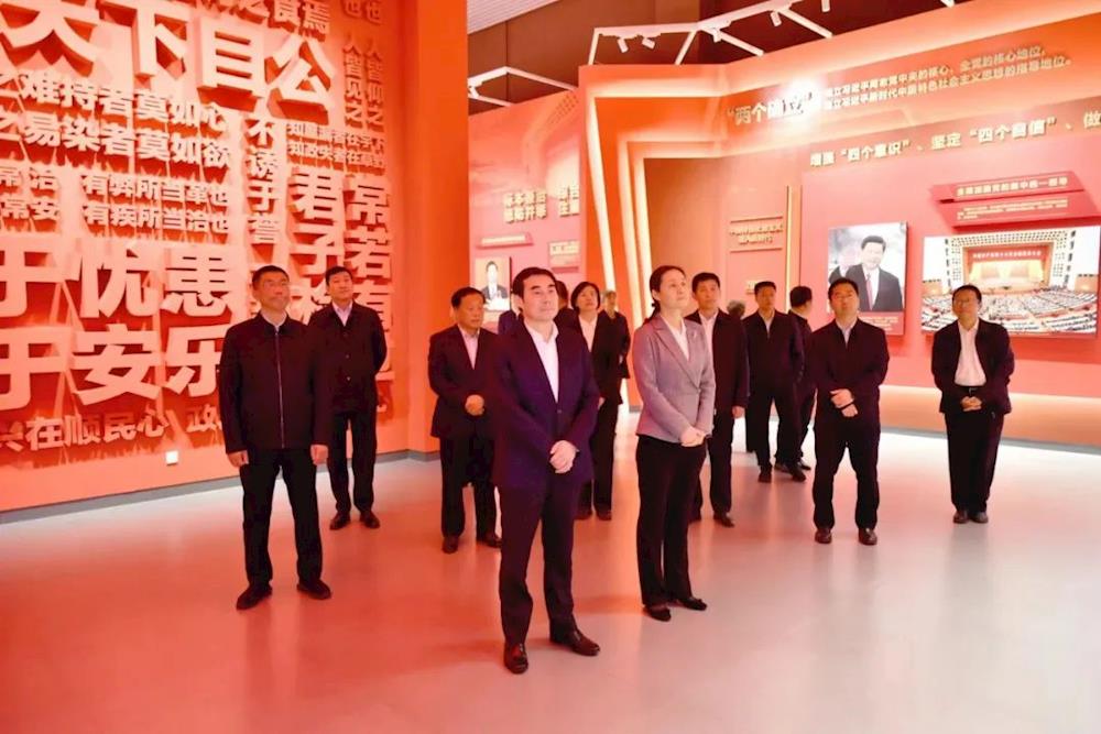 市委组织市级领导集体观看辽宁正风肃纪反腐展览并开展典型案例解剖式调研暨市委理论学习中心组专题学习会