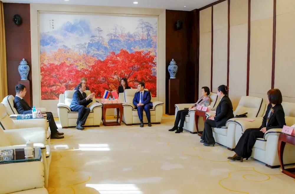 吴澜会见俄罗斯驻沈阳总领馆总领事谢尔盖·切尔年科