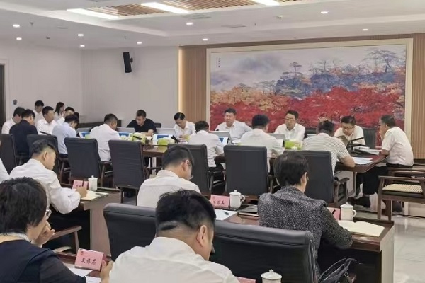 孙付春主持召开市政府第92次常务会议