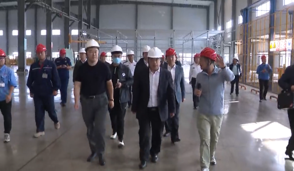 吴世民深入一线调研指导“双节”假期安全工作