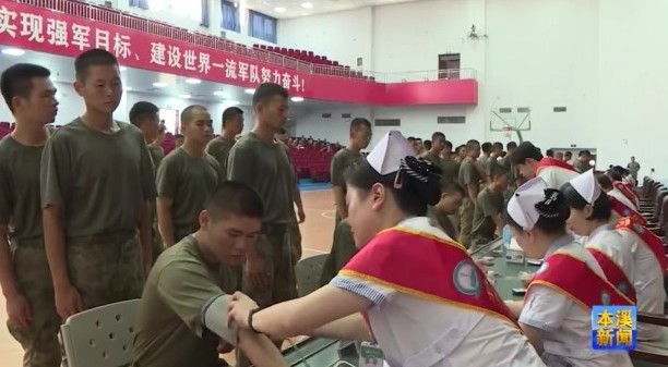 情系子弟兵 健康送军营