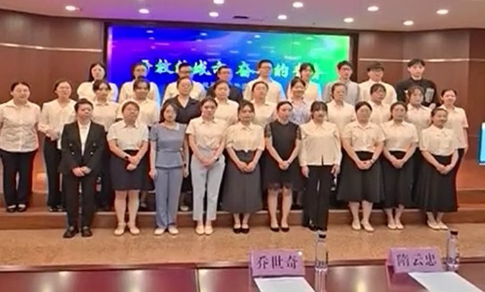 市直机关工委举办“开放的城市、奋斗的青春”市直党政机关外语演讲比赛
