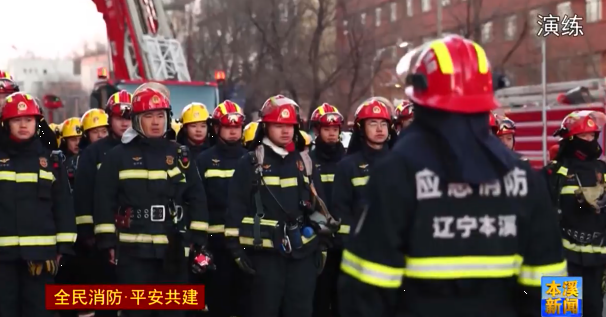 市消防救援支队组织高层建筑灭火救援实战演练
